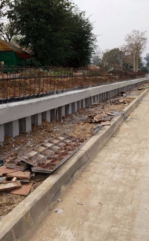 concrete-cap-under-construction-chaing-mai-flood-protection-project