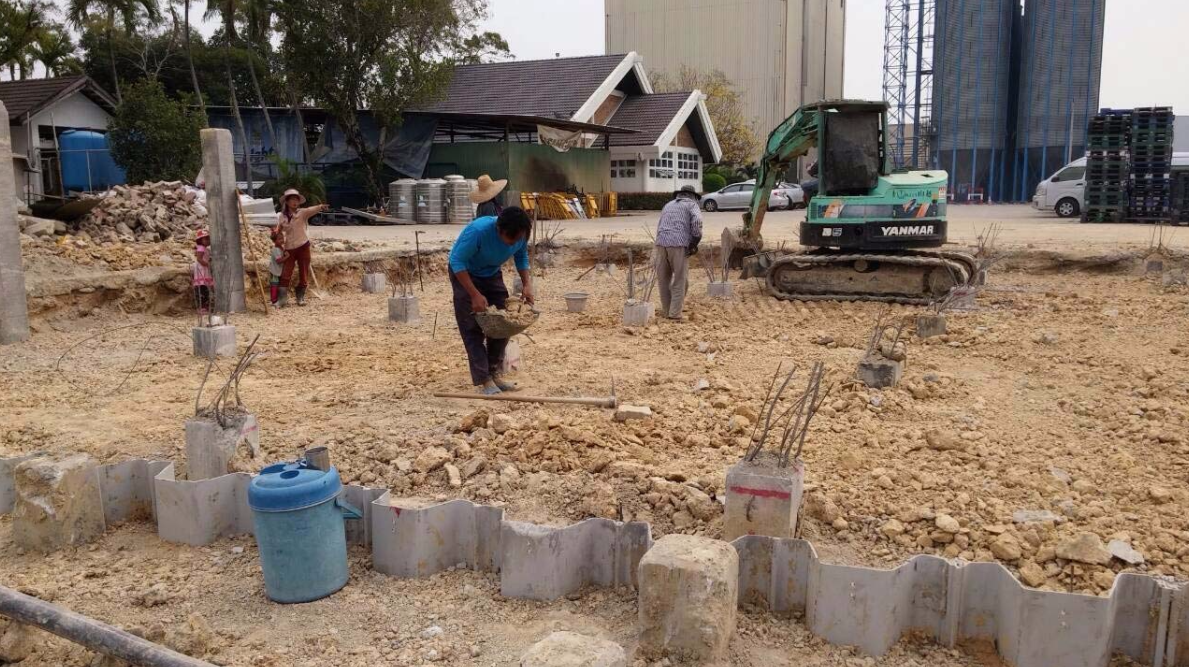 construction-workers-prepping-foundation-chaing-mai-flood-protection-project