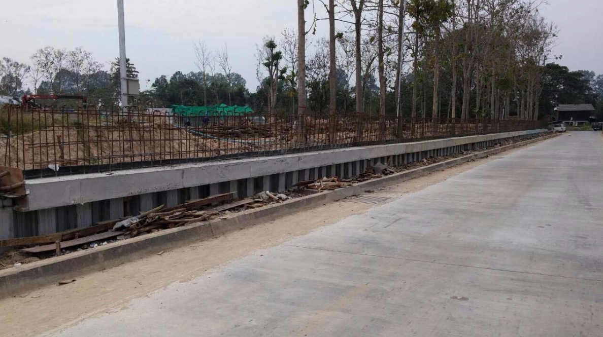 exposed-rebar-for-wall-cap-chaing-mai-flood-protection-project