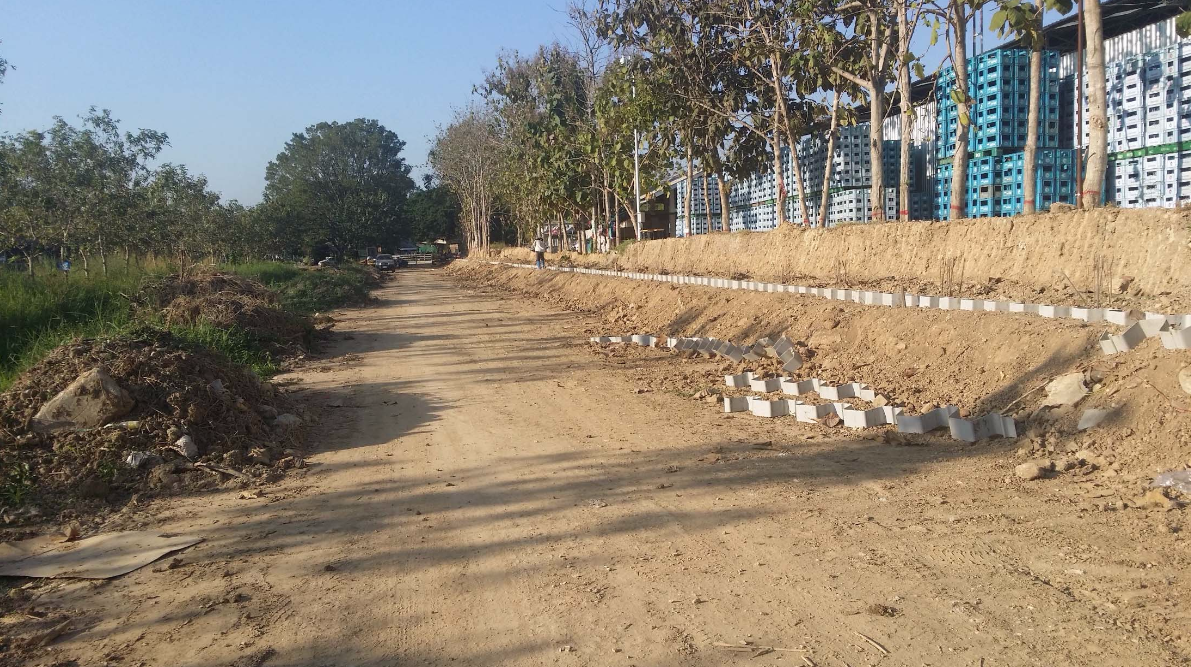 initial-flood-wall-insallation-chaing-mai-flood-protection-project